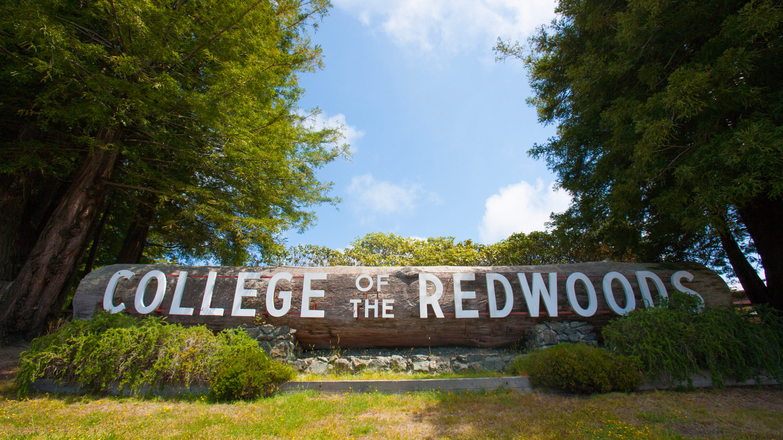 College of the Redwoods sign